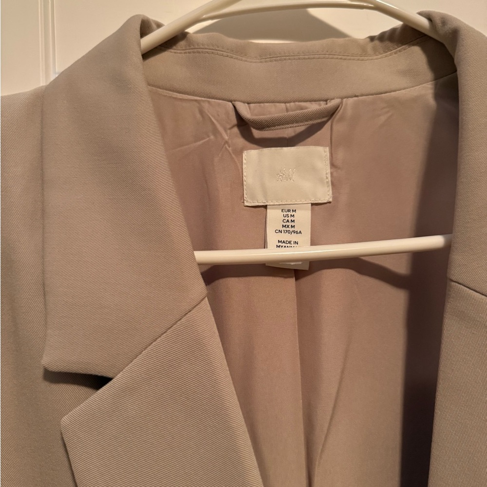 H&M Blazer - Picture 2 of 4